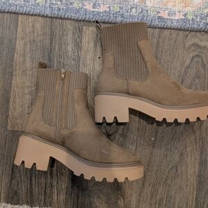 Universal Thread Brown Ankle Boots